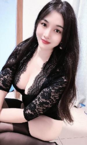 大胸翘臀风骚服务老师
