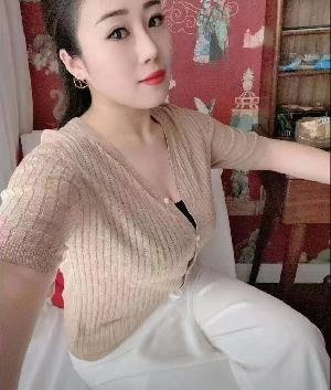 巨乳少妇朵朵