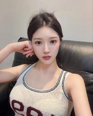 肤白貌美气质悠悠老师
