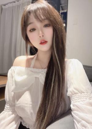 她那小鲍鱼水滋滋的非常不错