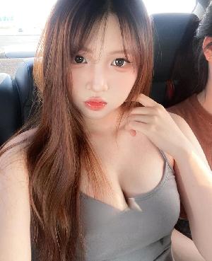 性感美眉胸大白嫩