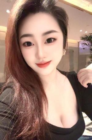 思明美胸蜜桃臀雨衫