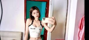 丰满短发美女
