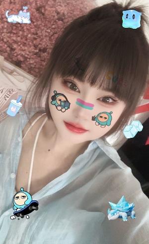 钟楼可爱小美女