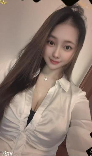 女友般大胸美女