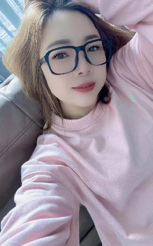 广州越秀区眼镜气质御姐女