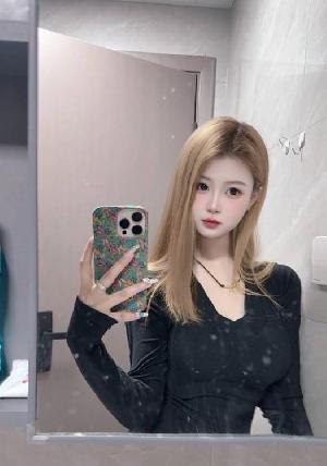 常熟肤白颜值小女友