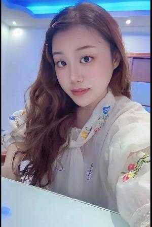 巨白嫩妹性感小菲儿
