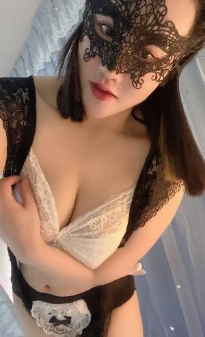 美臀情趣少妇
