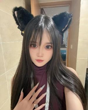 开朗美女狗儿老师