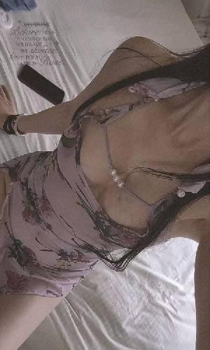 身材纤细颜值服务妹子