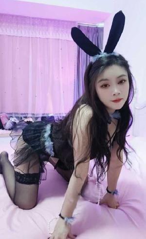情趣黑丝兔女郎灵玲