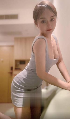 建邺性感曲线美女