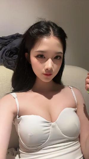 C乳小湿妹宝藏女孩
