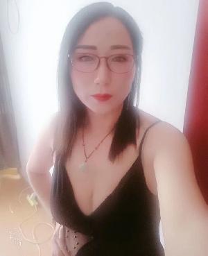 胸大很骚的少妇