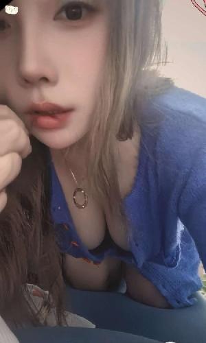 江岸肥臀骚货妞妞