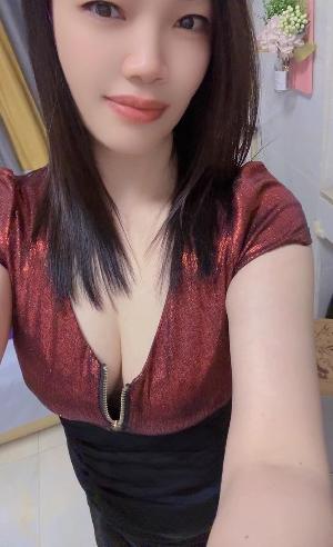 居家小骚妇花花