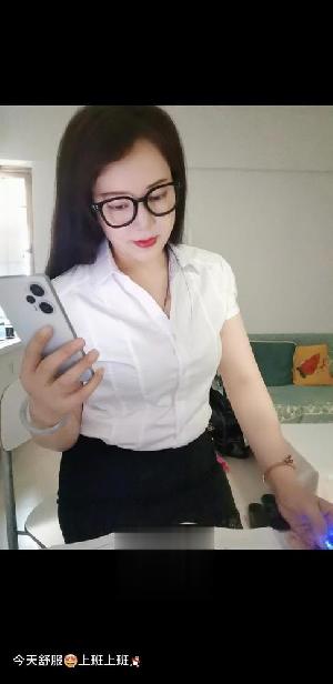 中项骚少妇
