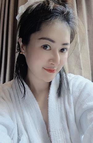 大眼睛的性感美女