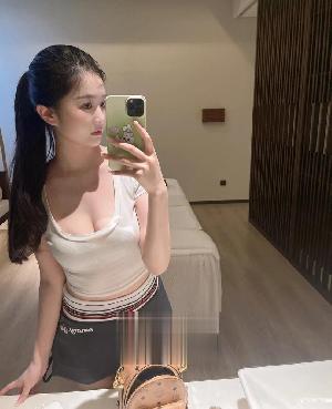 妩媚温柔的密汁白乳骚妹