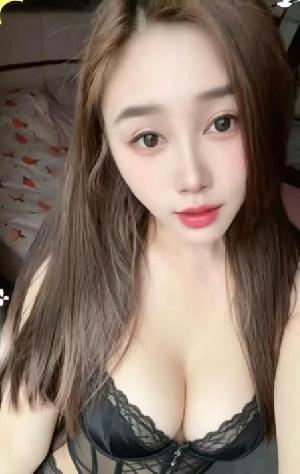 返食美乳御姐