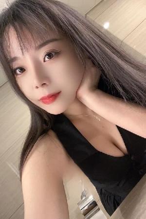 粉嫩的甜美小姐姐