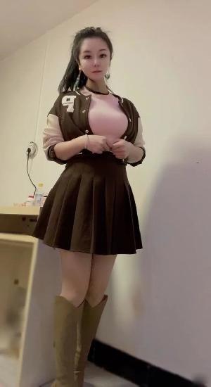 娇小身体大胸妹