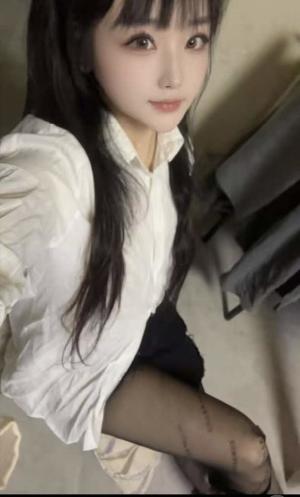 龙首附近年轻妹子