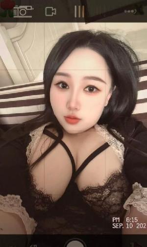 大胸少妇小姐姐