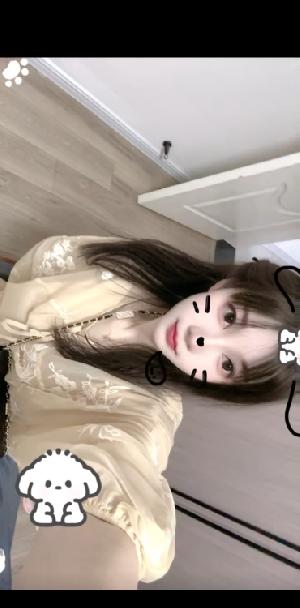 过年不休息小姐姐