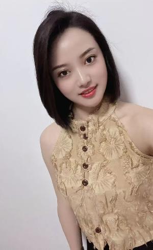 清纯肤白笑容甜美的小妹