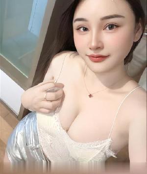 丰满大胸水蜜桃