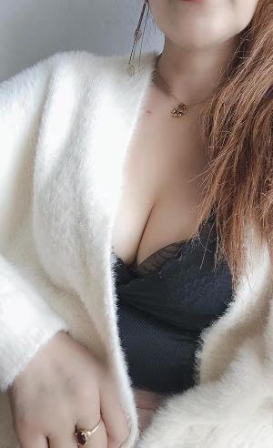 白皙熟女鱼丸妹妹