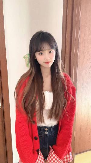 20出头粉嫩妹子长的美
