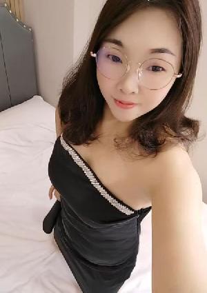 风骚四眼安安