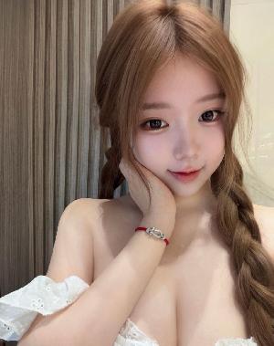 20岁小妹妹胸大穴嫩