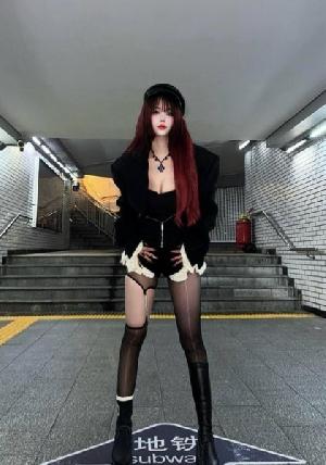 黑丝肥臀风骚馨菲