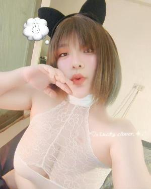 舌吻38F杯御姐