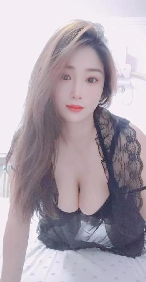 满嘴骚话的大奶少妇