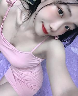 妹妹粉嫩小骚逼