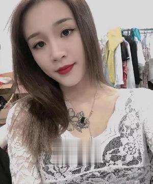 纹身轻少妇很会调情