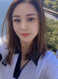 园区胸型美的少妇