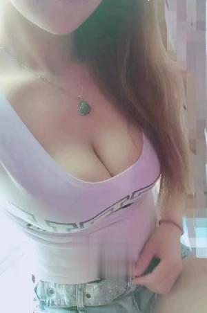 武侯大胸妹子