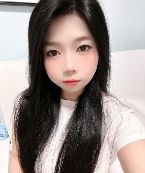 大胸黑丝小姐姐