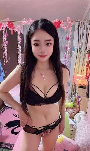 嫩妹性感小月