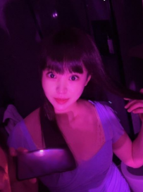 气质性感眼镜小娇妻