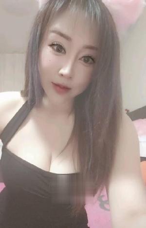 相对年轻的熟女少妇