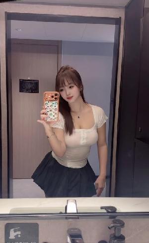 体验波圆臀翘颜值小幺妹