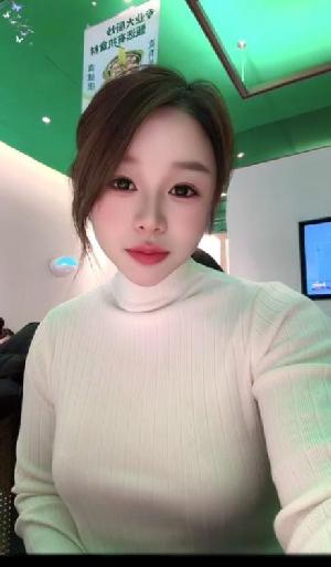 骚到骨子里的美少妇