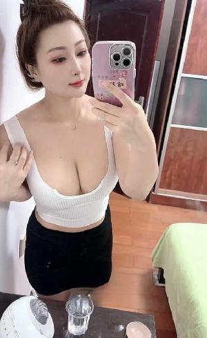 巨乳小骚妇佳佳